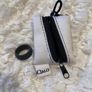 Qalo ring/case